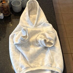 Comfrt Minimialist Paw Hoodie in Snow Leopard like new